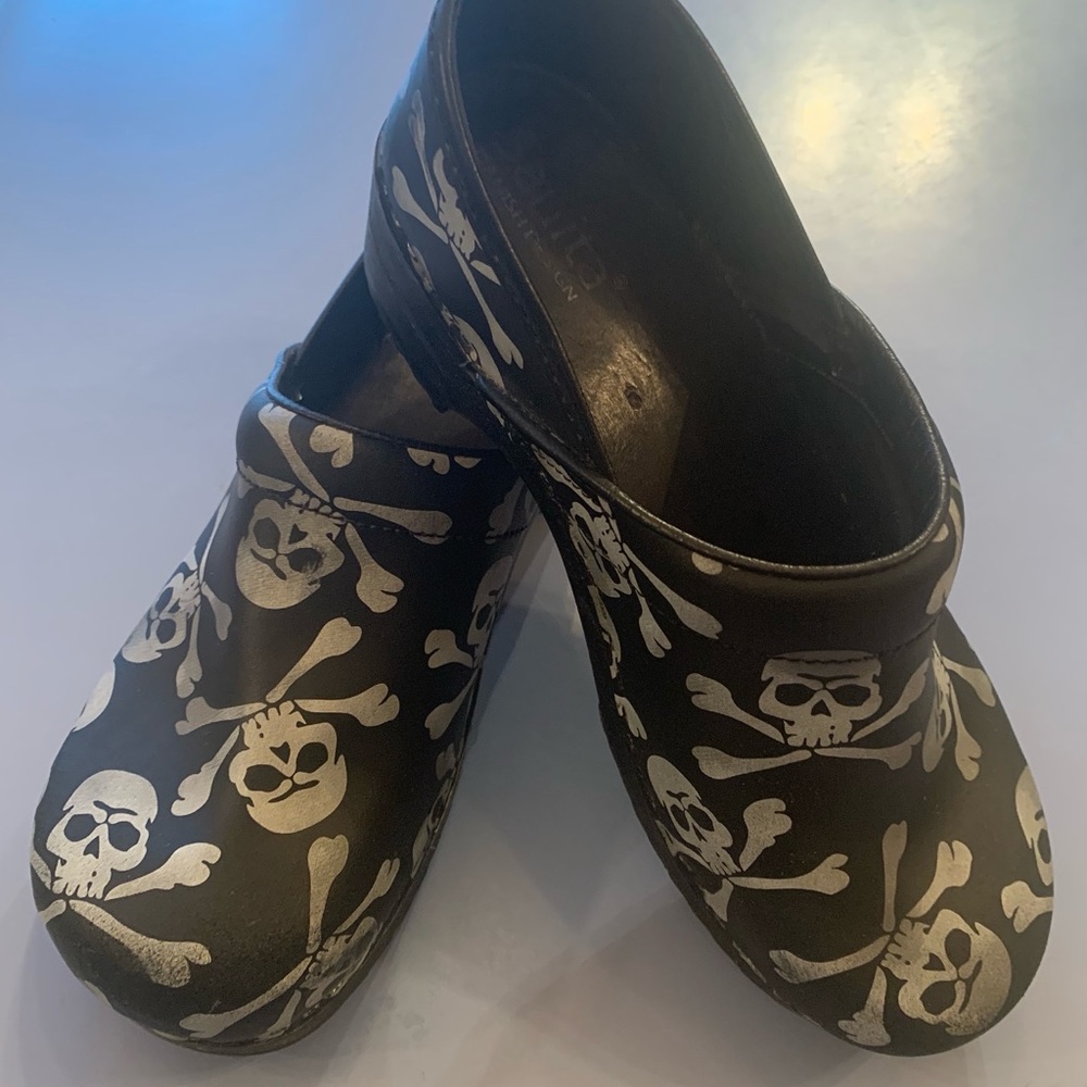 Sanita Distressed Skull Leather professional clogs